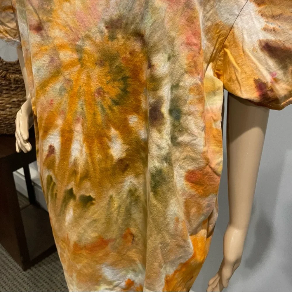 Tiedye vneck tshirt 2XL autumn spiral in brown, orange, and gold gravity dye - Picture 5 of 7